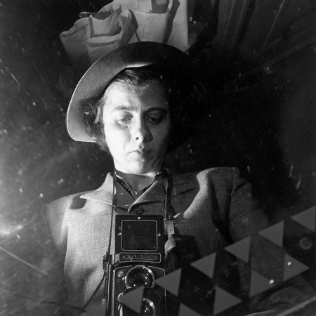 Foto por Vivian Maier - autorretrato | fotografia vintage photos, black and white photography inspiration | art Selecta Photo by Vivian Maier | imagenes bonitas bellas en blanco y negro, cool vintage pics, pictures