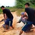 Viral, Video Seorang Pemuda Seret dan Ceburkan Ibunya ke Sungai Karena Tidak Dibelikan Motor