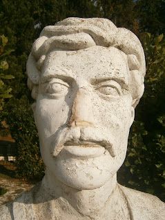 προτομή του Αντώνιου Μίγκα στο μνημείο Μακεδονομάχων στον Άγρα Πέλλας