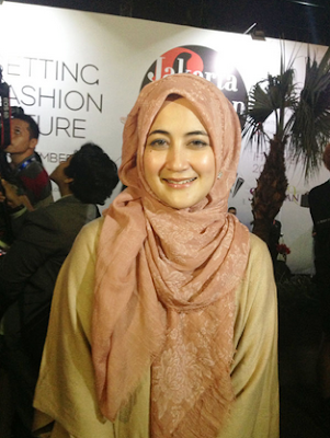 Hijab Ala Pipik Dian Irawati Terbaru Hijab Ala Pipik Dian Irawati Terbaru