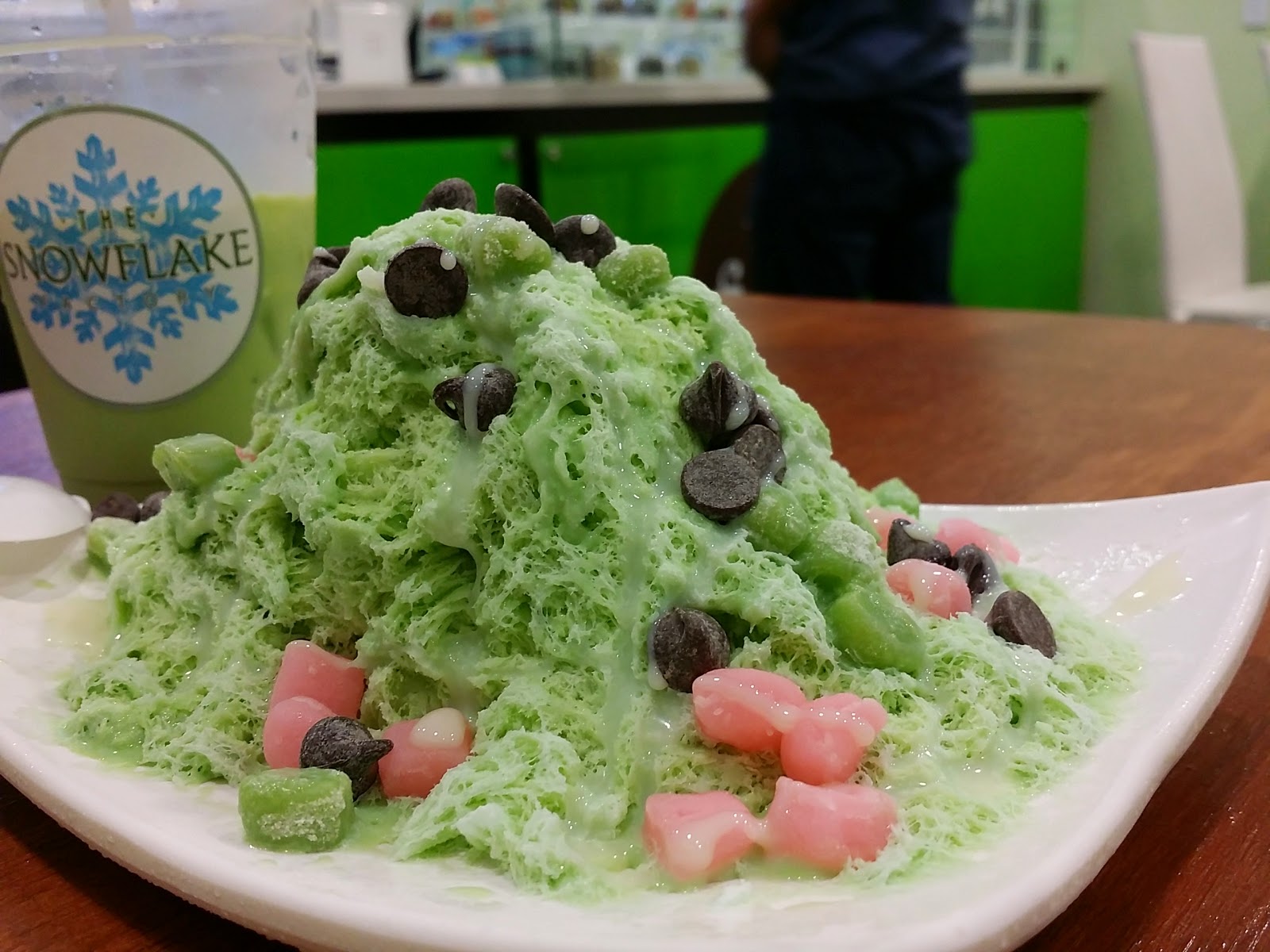 WHY THE SNOWFLAKE FACTORY IS MY NEW FAVORITE SPOT FOR GREEN THAI TEA