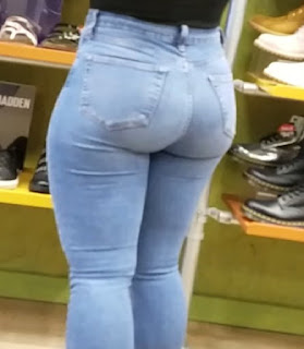 bonita mujer pequeña cintura nalgas redondas jeans