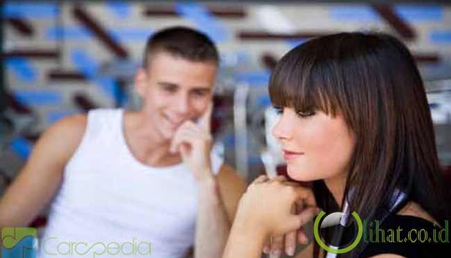 6 Kebiasaan Romantis suami istri yang Harus Dipertahankan 
