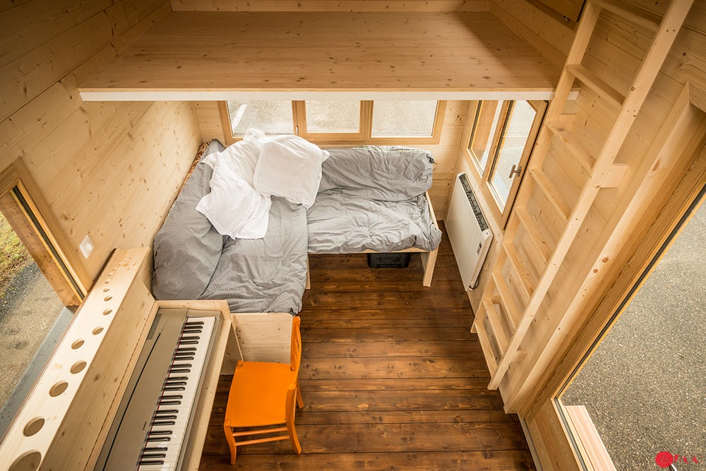 When talking about houses, we always associate comfort with space! But don't you know that living in small spaces can be comfortable too? Having a small or even tiny houses has a lot of benefits every homeowner can enjoy. But we cannot deny the fact that there are people who worry about how comfortable it is to live in a small house! Is there enough space for the whole family?  Are style and design compromised?  If you are one of those people who have doubts about living in small houses, ease your mind with the following photos of the three best tiny houses where you can comfortably live or stay in! Having tiny houses makes it easier to decorate and design exactly how you like it to be! Check the following to see it for yourself!