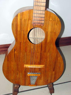 alat musik gitar terbuat dari stik es krim kerajinan tangan dari stik es krim gitar