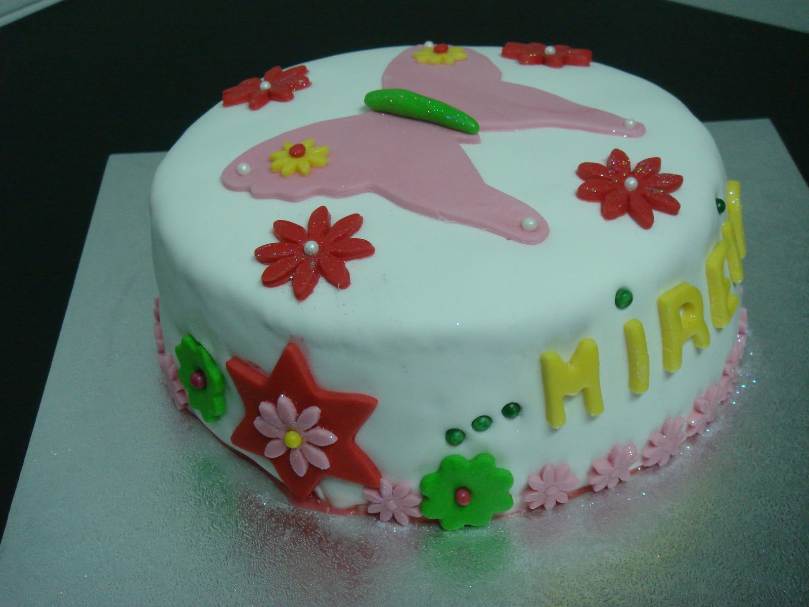 ILUSIÓN DE AZÚCAR: Una tarta para la princesita de la casa...