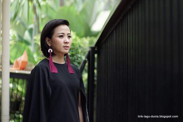 Astrid Sartiasari - instagram Astrid Sartiasari - instagram