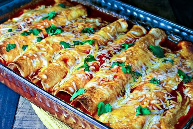 Cheesy Chicken Enchiladas #dinner #comfortfood