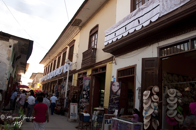 Catacaos, Piura. Calle Comercial. Tiendas de artesanía.