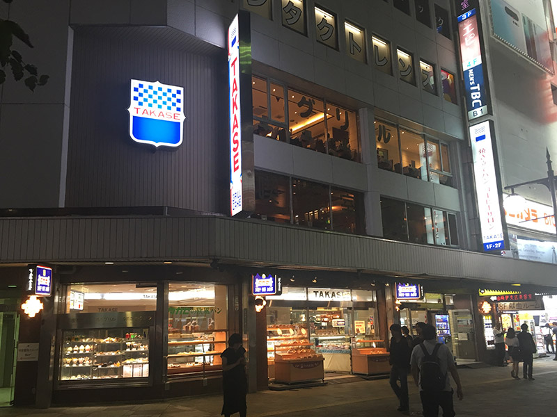 池袋東口の洋菓子店タカセ池袋本店の入口