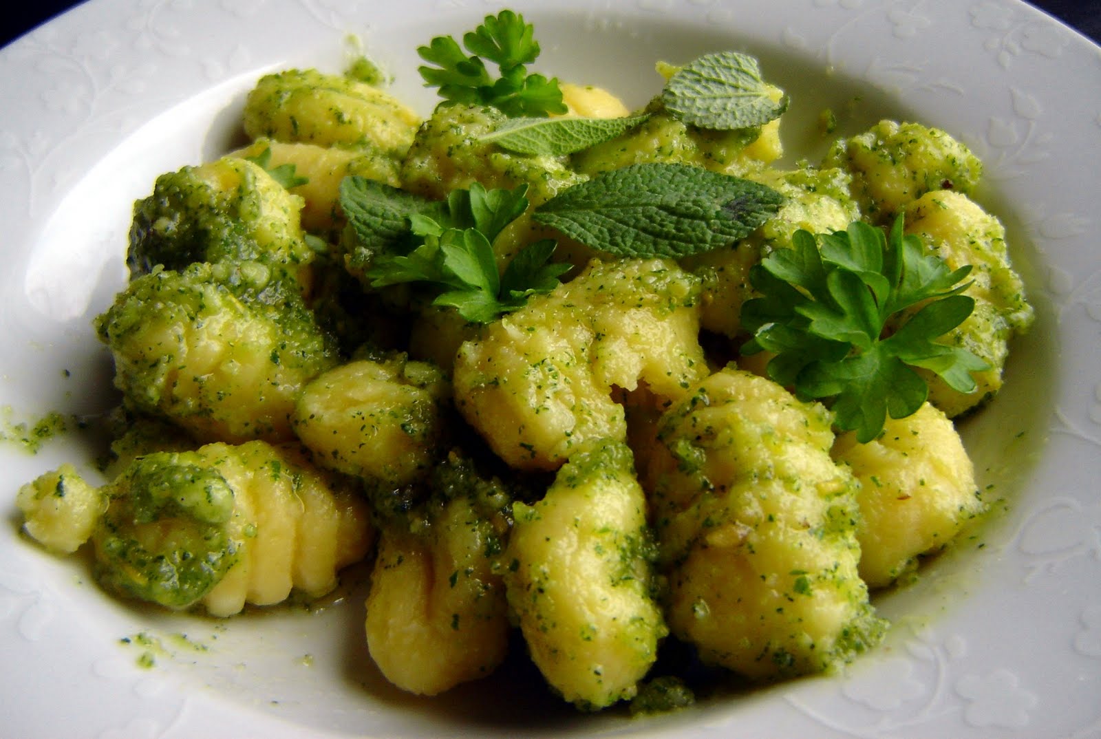 Gnocchi mit Salbei-Petersilien Pesto – The Vegetarian Diaries
