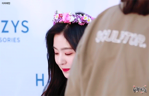 미모 열일 하는 화관 쓴 아이린