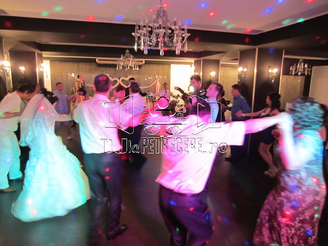 Petrecere de nunta sonorizata de DJlaPetrecere.ro la Casa Rustic