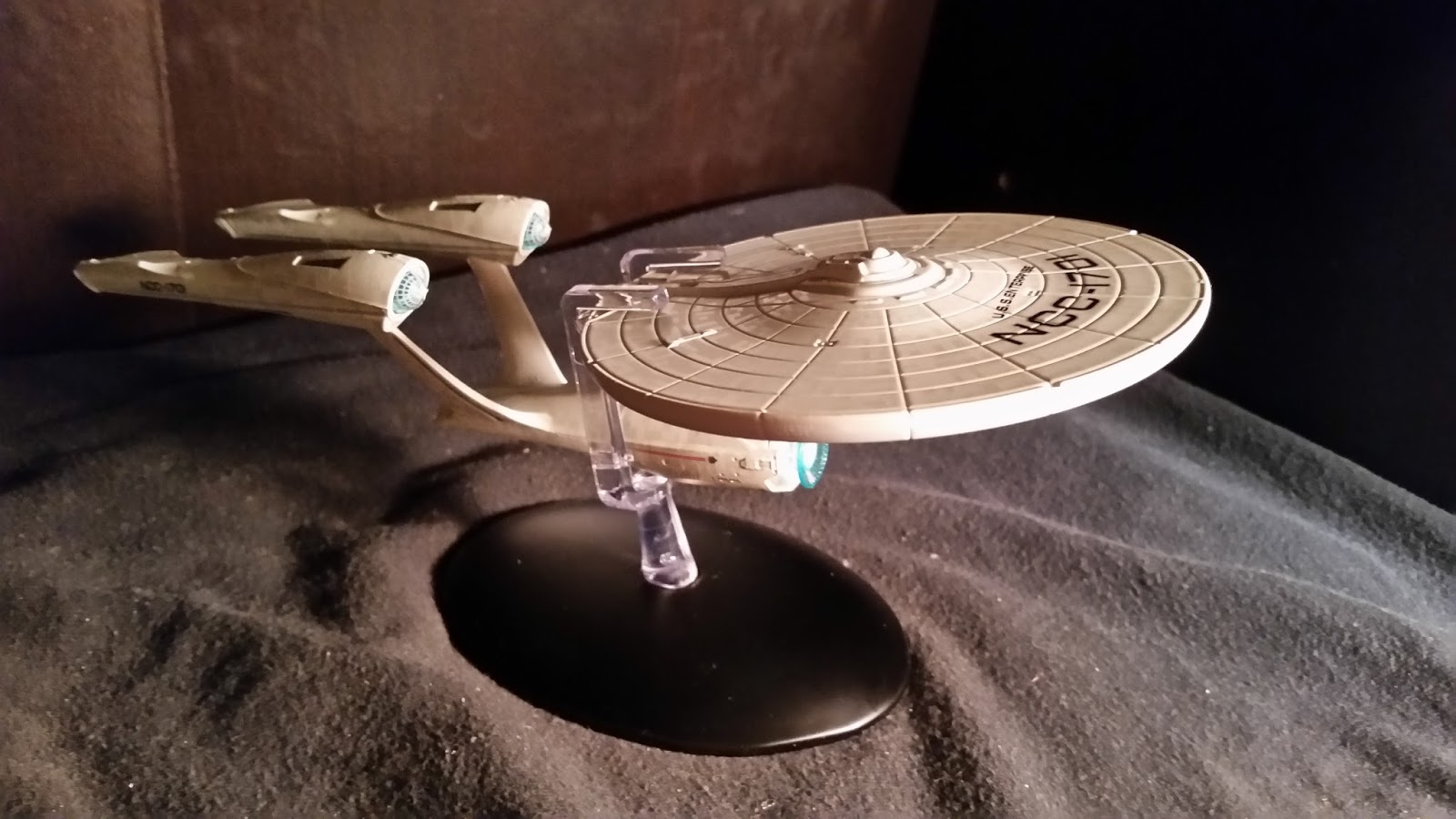 USS Enterprise NCC-1701 Refit Star Trek Beyond Special #12 Eaglemoss  w/Mag 