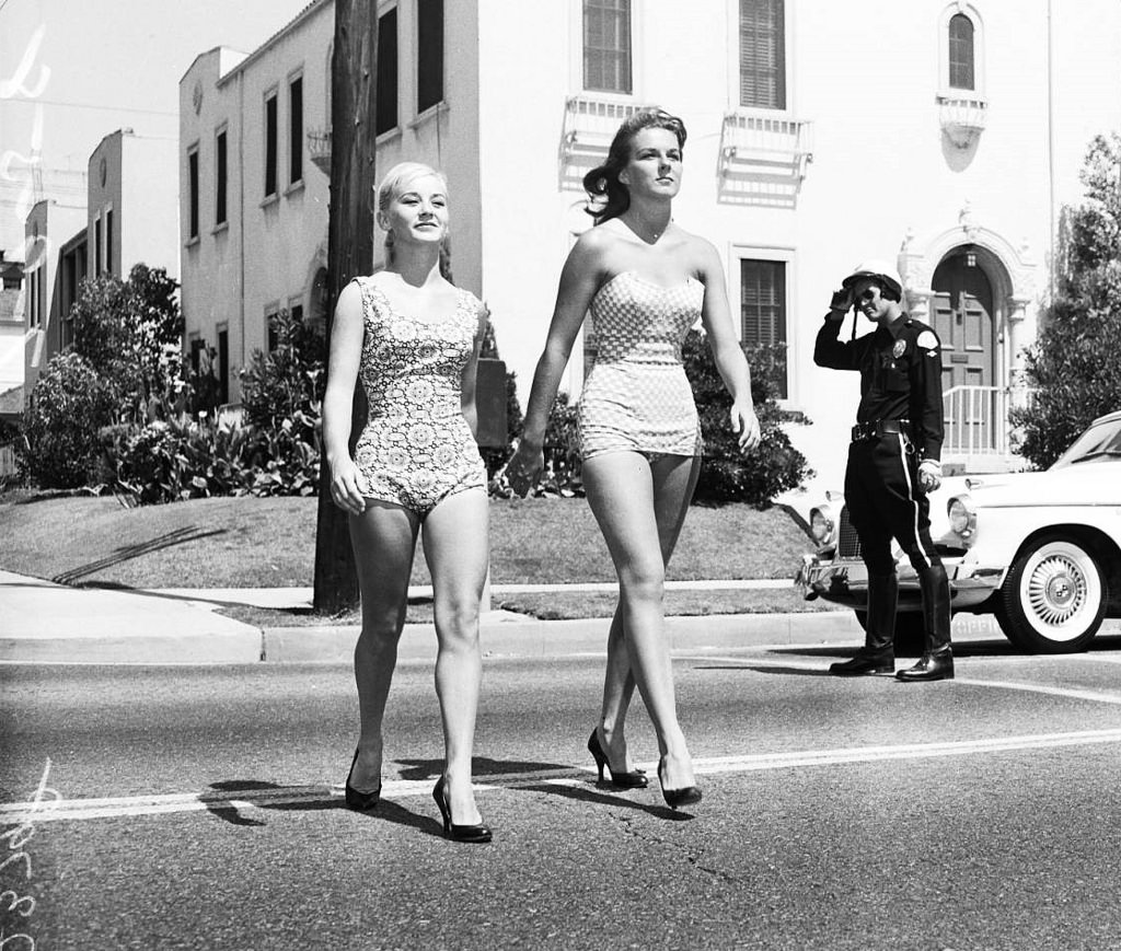 Vintage Heat Wave Fashion 17 Black And White P Ographs Show Street Girls In Days During The 1950s Vintage Heat Wave Fashion 17 Black And White P Ographs Show Street Girls In Days During The 1950s