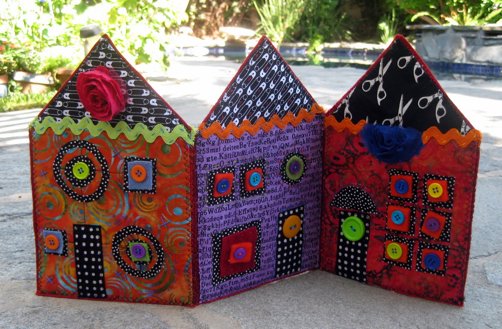 Twisted Sister Quilted Fabric Houses with Pizazz