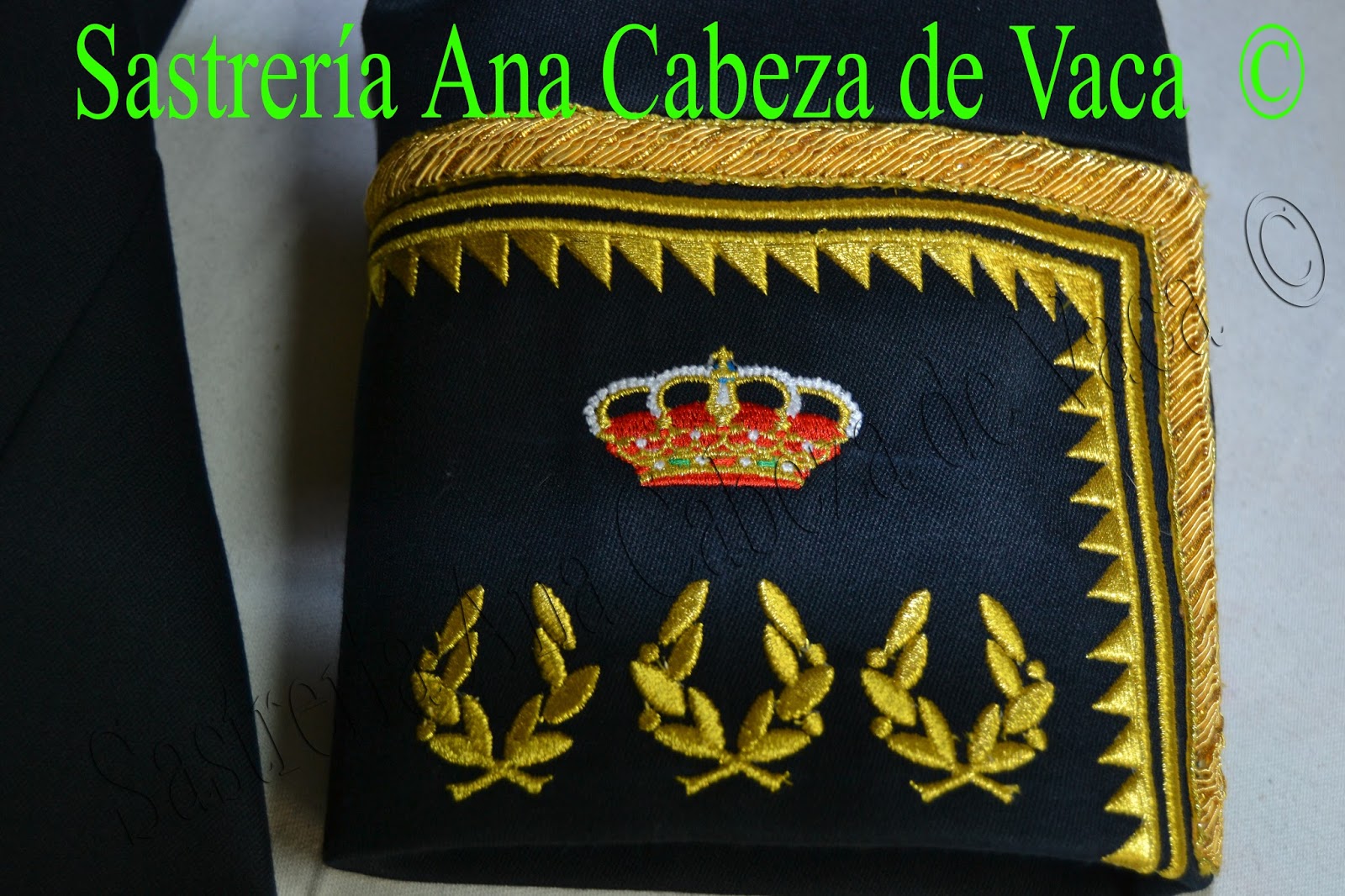EL TRAJE, protocolo empresarial y profesional TRAJE GRAN GALA POLICÍA