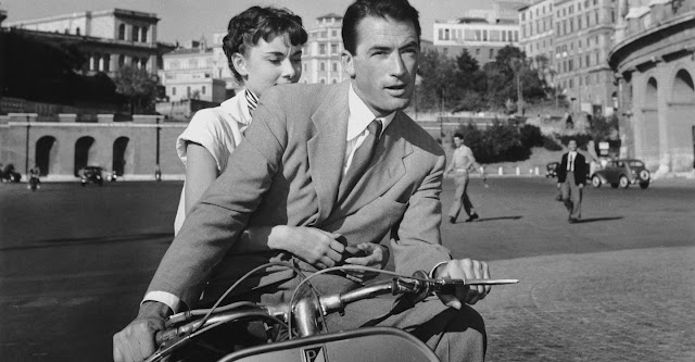 Fotograma de Vacaciones en Roma, con Gregory Peck y Audrey Hepburn