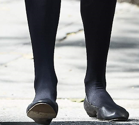 Celebrity Legs and Feet in Tights: Liv Tyler`s Legs and Feet in Tights 2
