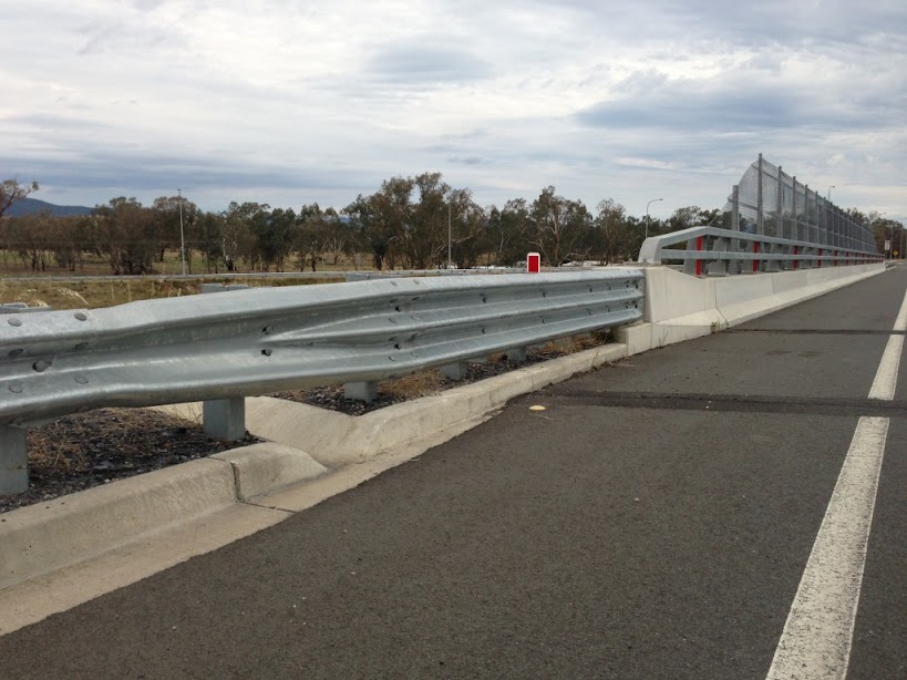 Ingeniería de Seguridad Vial: BARANDAS Y BARRERAS DE CAMINOS Y PUENTES