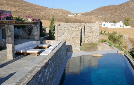 casa con piscina en Serifos