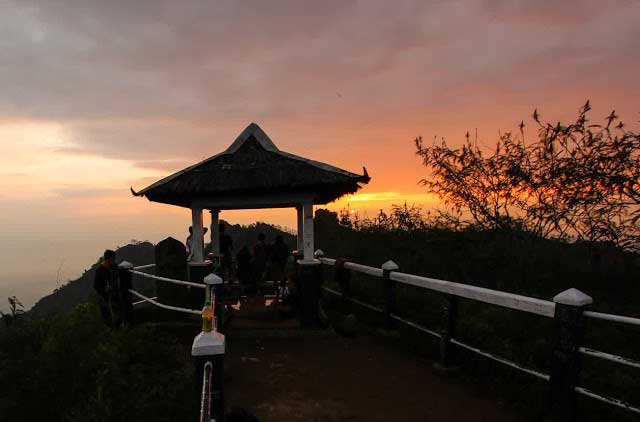 Puncak Suroloyo Kulon Progo Puncak Suroloyo Kulon Progo