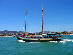Scuna Sul barco pirata Canasvieiras Jurere Florianopolis Brasil