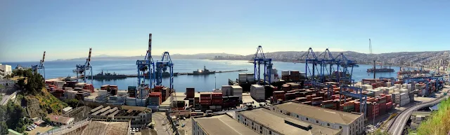 Panoramic view over Valparaíso port