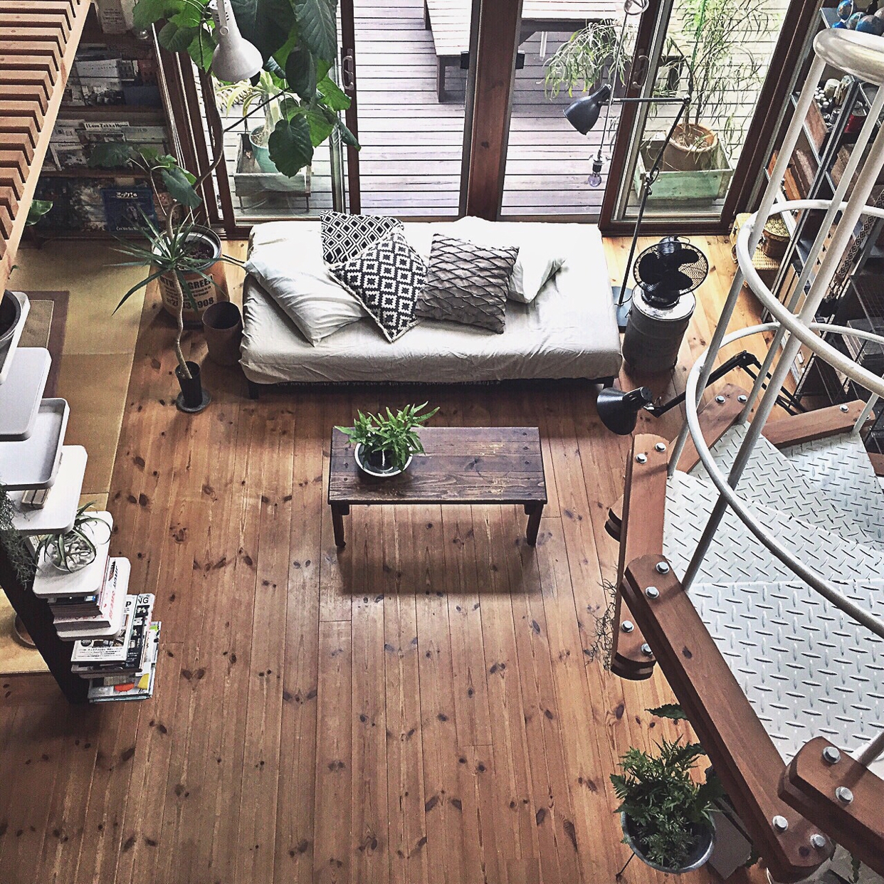 Moon to Moon: An Earthy Japanese Home Moon to Moon: An Earthy Japanese Home