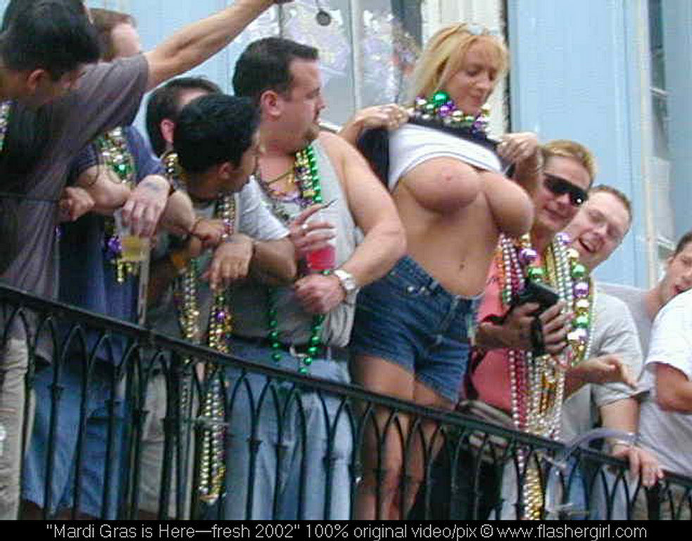 Pounding My Busty White: Drunk and flashing wimmens at Mardi Gras.