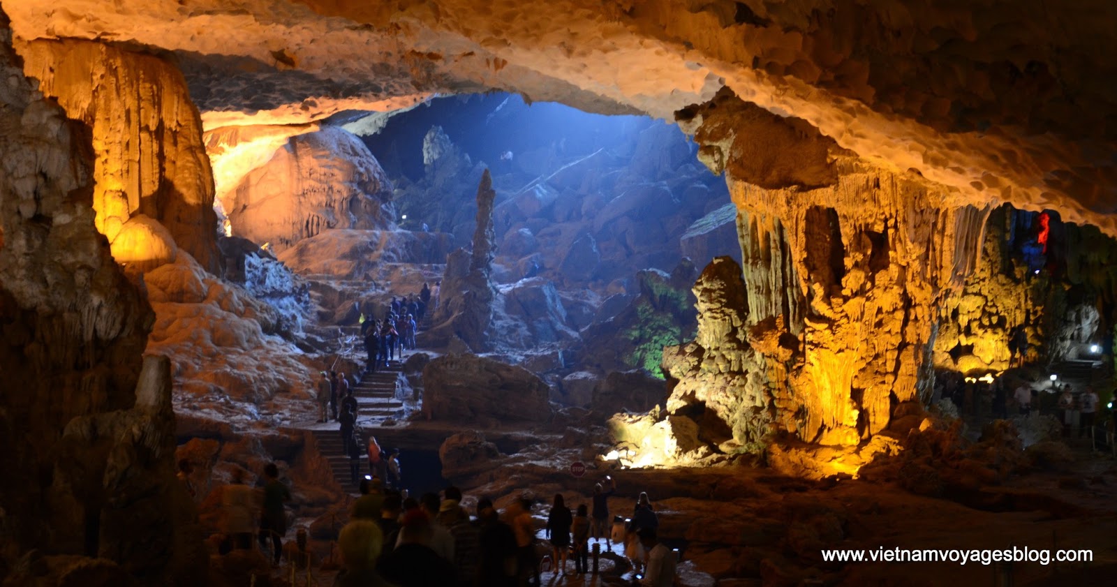 Khám phá vẻ đẹp ấn tượng của hang Sửng Sốt ở Hạ Long