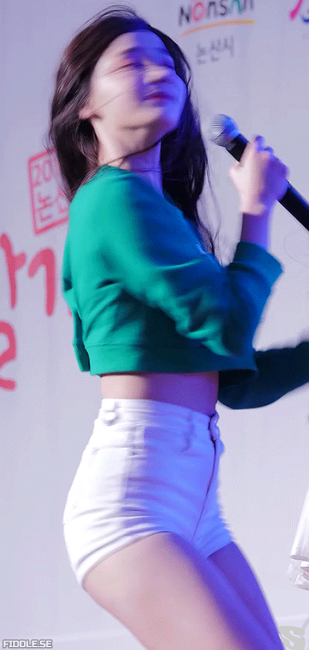 fiddl:  4K MomoLand 모모랜드 연우 뿜뿜 논산딸기축제 180404