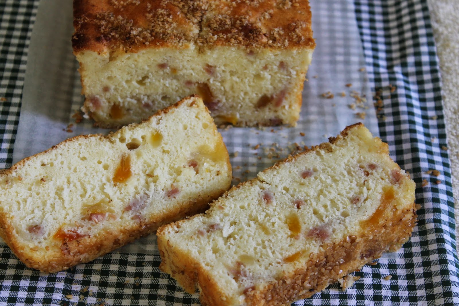 cake al prosciutto e melone con streusel al burro di cacao