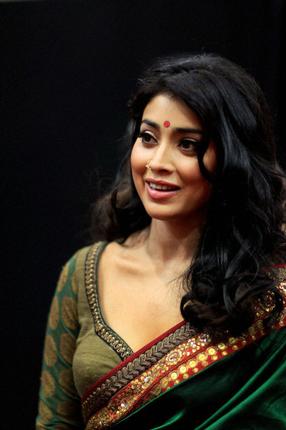 [Image: 05MP_SHRIYA_379880g.jpg]