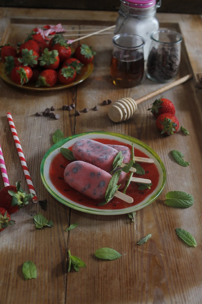 Polos De Fresa Y Pepitas De Chocolate
