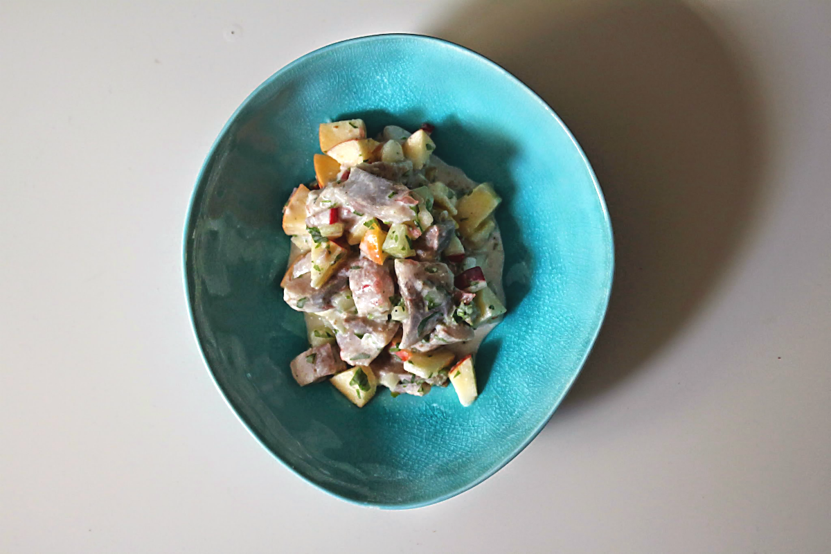 Matjes mit Apfel, Pink Grapefruit, Gurke und Radieschen in Joghurtsauce (Outtakes 2016) | Arthurs Tochter Kocht von Astrid Paul Matjes mit Apfel, Pink Grapefruit, Gurke und Radieschen in Joghurtsauce (Outtakes 2016) | Arthurs Tochter Kocht von Astrid Paul