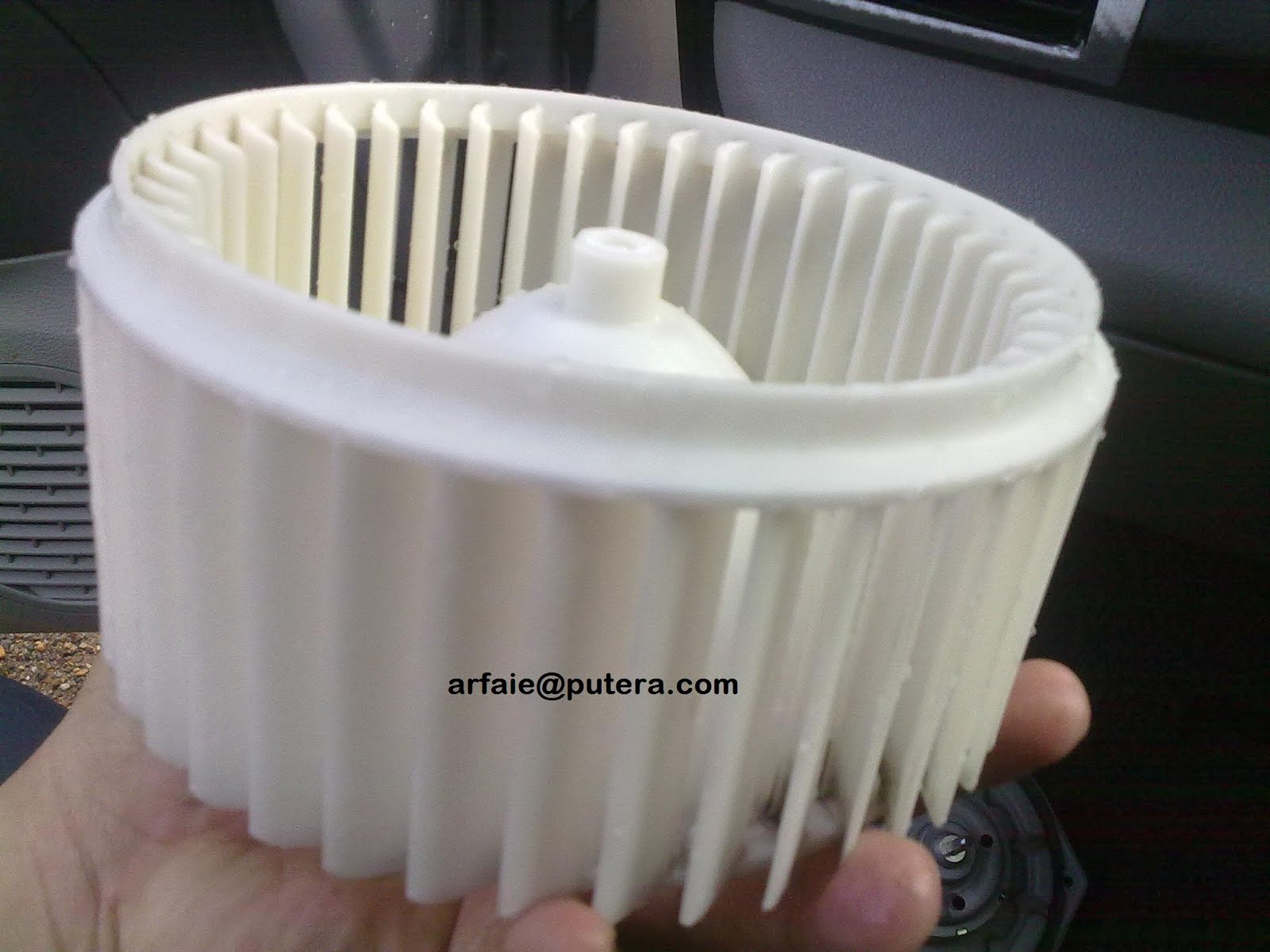 blower aircond tersumbat daun Joanne Newman