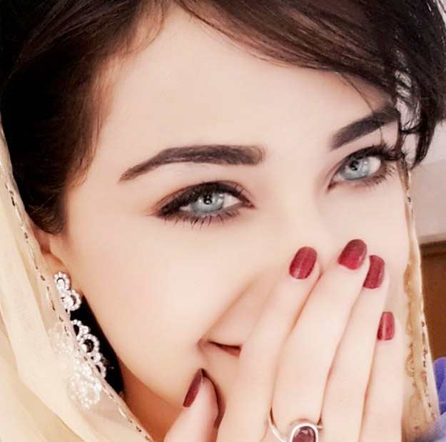 girl smiling dp for whatsapp girl smiling dp for whatsapp
