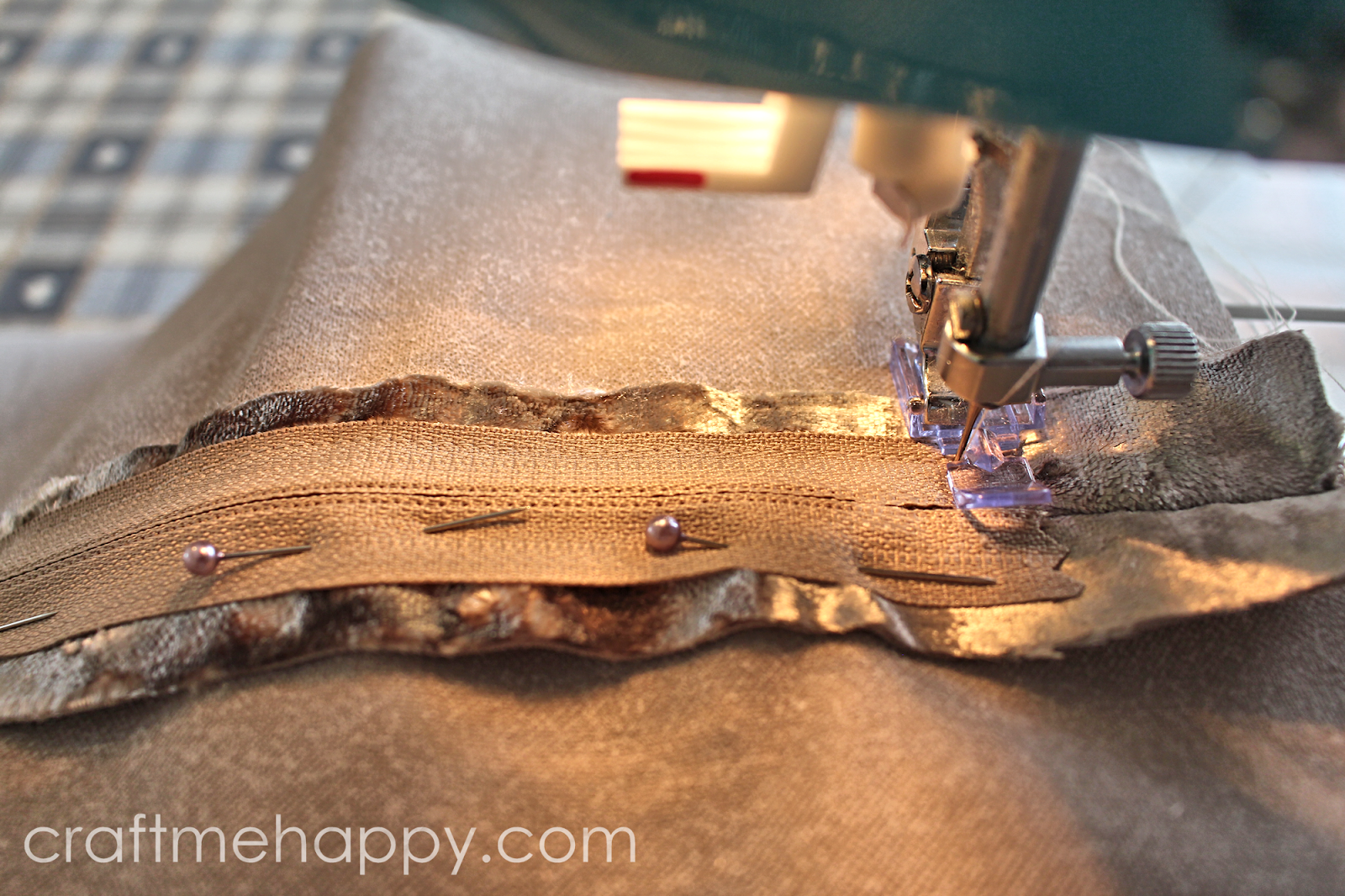Getting to Grips with Zips A Beginners' Simple ZipBacked Cushion