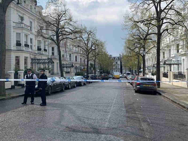 Polisi Amankan Pengemudi Mobil yang Melaju Kencang ke Kedubes Ukraina di London Polisi Amankan Pengemudi Mobil yang Melaju Kencang ke Kedubes Ukraina di London