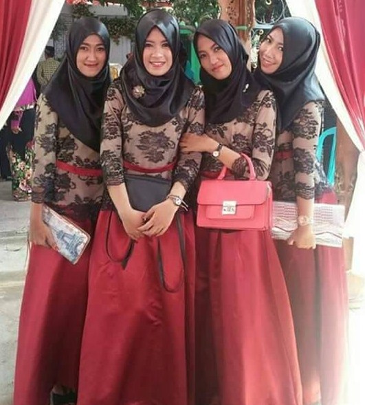 Foto Baju Muslim Kebaya Modern Kombinasi Brokat untuk Foto Baju Muslim Kebaya Modern Kombinasi Brokat untuk
