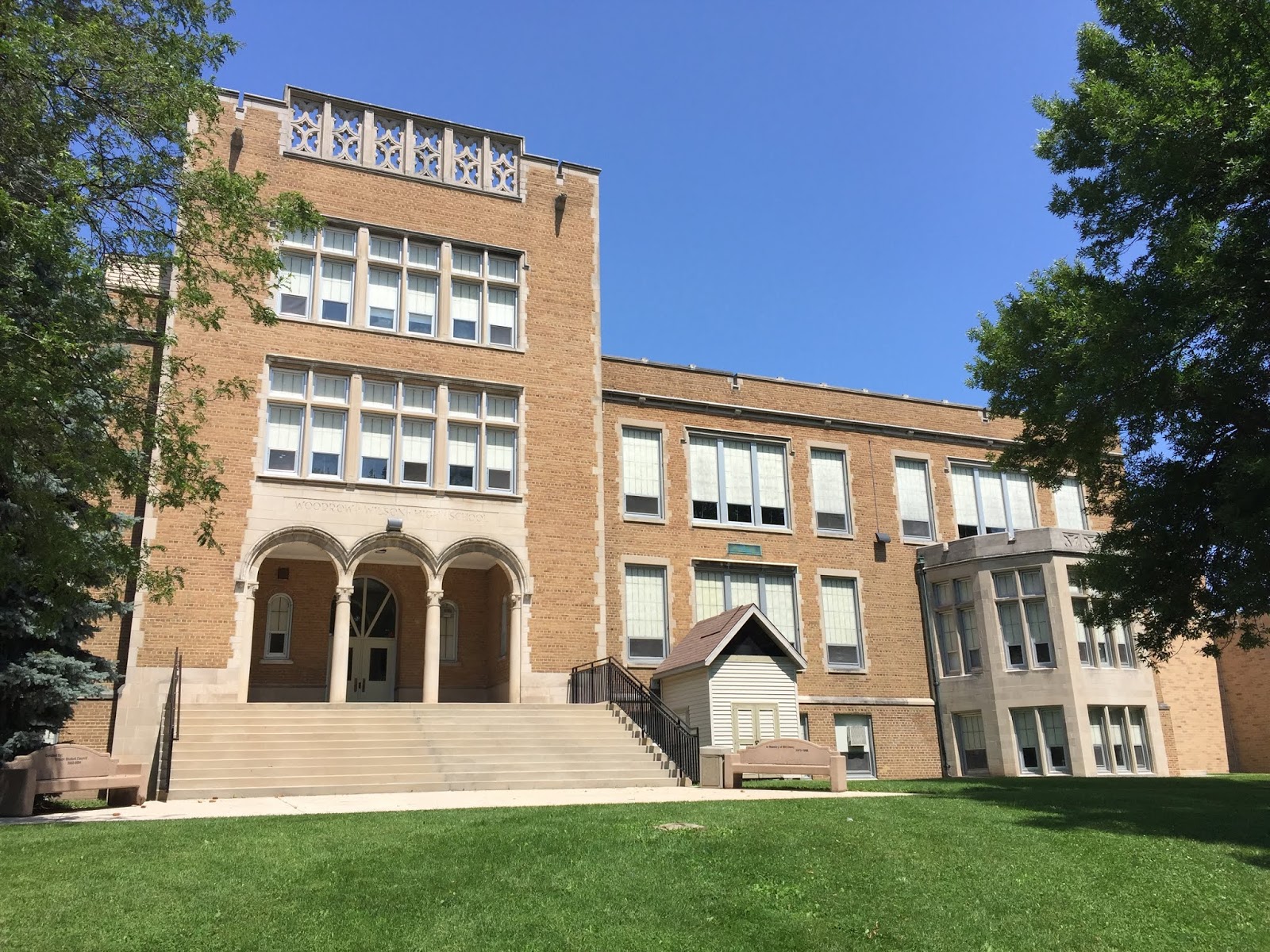 Retiring Guy's Digest The junior high schools of Manitowoc, Wisconnsin