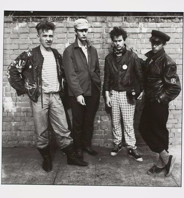 панки 1980-х. панки англии 80-е. панк 1970-х вивьен вествуд. панки британии 1970. вивьен вествуд панк.