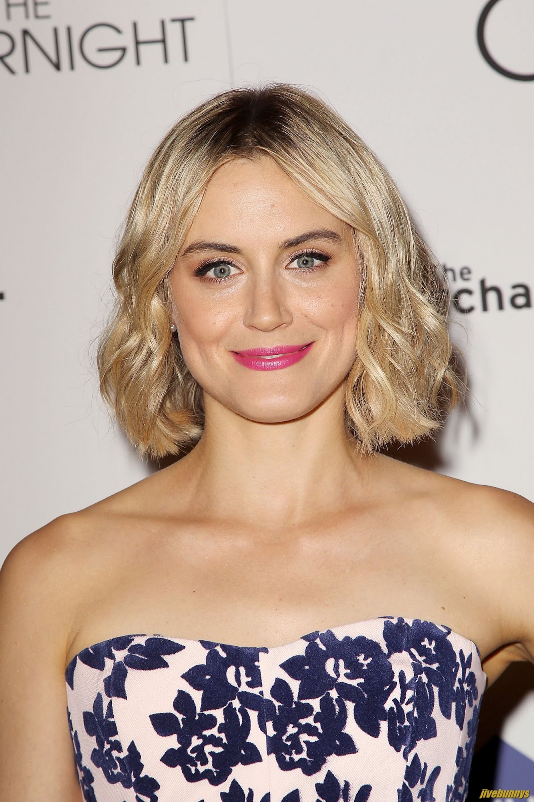 Taylor Schilling Sexy Photo Gallery 3.