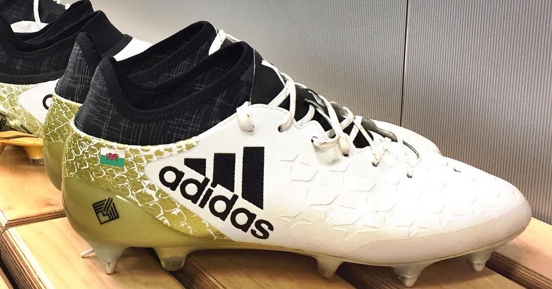Dibuja una imagen Fascinar garrapata Gareth Bale Returns to Real Madrid Training Wearing New Camouflaged Adidas  X 16.1 Boots - Footy Headlines