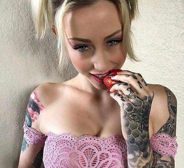 Foto Model Wanita Bertato Paling Top Dan Hot, Asli Seksi Semua