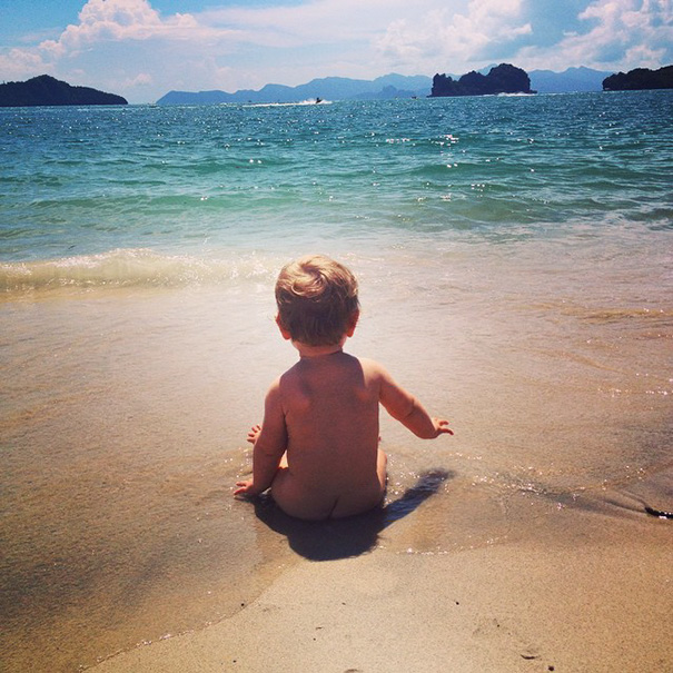 “You can still do everything, including…diving, but you just take it in turns” - 1-Year-Old Has Been Travelling Around The World Since She Was Born “You can still do everything, including…diving, but you just take it in turns” - 1-Year-Old Has Been Travelling Around The World Since She Was Born