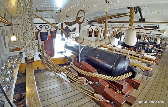 Estaleiros Históricos de Portsmouth, Inglaterra, navio HMS Warrior