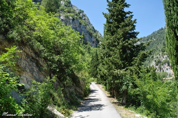 Raiano, raggiungendo l'Eremo di San Venanzio Raiano, raggiungendo l'Eremo di San Venanzio