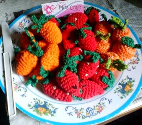 Kreasi Strawberry Benang  Wol 